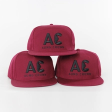 Cina 3d ricamati protezioni di snapback rossi produttore