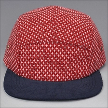 porcelana Casquillo de encargo del campo de 5 paneles, venta al por mayor en blanco 5 sombreros del snapback del panel fabricante