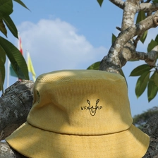 Cina cappelli a secchiello in velluto giallo con logo ricamato vfa in tinta unita produttore