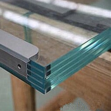 China Tamanho grande feito sob encomenda ultra temperado vidro ultra 5 inter camadas de baixo ferro SGP vidro laminado fabricante