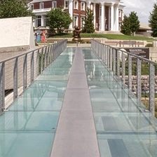 Kiina Korkea kestävä 48 mm happokäsitelty erittäin kirkas SGP-laminoidut turvalasilattiat, 12 + 12 + 12 + 12 Sentry Glas Plus karkaistu laminoitu lattiapohja valmistaja