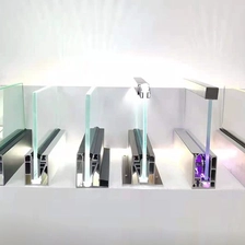 Chine Système de garde-corps en verre laminé trempé de 6 + 6 mm, balustrade de canal de verre stratifié de 13,52 mm, balustrade de canal en aluminium U en aluminium fabricant