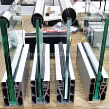 Chine Balustrade en verre feuilleté trempé de 8 + 8 mm de verre laminé, balustrade en verre laminée trempé de 17,52 mm, système de balustrade en aluminium en aluminium en aluminium U fabricant