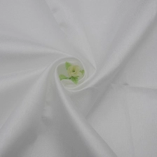 China Tecido de seda de cetim brilhante de poliéster para vestidos de roupão de banho fabricante
