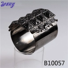 الصين 2014 gothic unique pyramid rhinestone wide bracelet B10057 الصانع