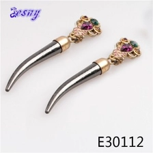الصين Cheap dangling black metal acrylic pepper earrings designs E30112 الصانع