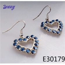 الصين Cheap wholesale gold heart shape clip on earrings E30179 الصانع