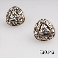 الصين Cheap wholesale stud triangle unique mens earrings designs E30143 الصانع