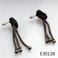 الصين Fashion teen pressed couple pair men's earrings designs E30138 الصانع
