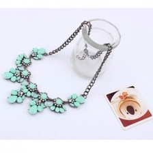 الصين Flower Necklace Fresh Sweet Lady Neck Short Alloy Chain Accessory Birthday Anniversary Gifts for Women Mom Wife الصانع