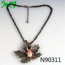 الصين Gothic vintage brand rhinestone leaf animal necklace pendant N90311 الصانع