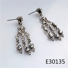 الصين Hanging diamond swarovski crystal stud earrings designs E30135 الصانع