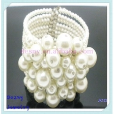الصين Latest design women imitation multi-pearl bangle الصانع