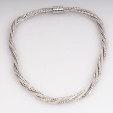 الصين Snake Bone Chains Twisted Necklace الصانع