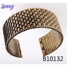 الصين fashion fake gold plain metal cuff fish scale jewelry B10132 الصانع