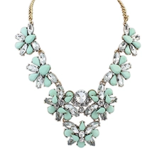 China Large acrylic bead necklace clear fashion crystal necklace mint vogue accessories young lady necklaces manufacturer