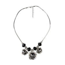 China New Arrive Customized Fashion Jewellery Zinc Alloy Crystal Flower Pendant Necklace for women Accessories manufacturer