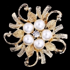 China New Women Top Quality Flower Pearl Broches Pins Jewelry Fashion Wedding Party Crystal Brooch Fashion  Jewelry manufacturer