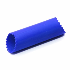 Chine Outil utile de cuisine! Éplucheur magique d'ail de silicone, presse d'ail de cylindre fabricant