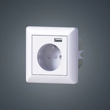 China Parede europeia do soket de Schuko nas tomadas francesas 16A 250V da alimentação de CA com o soquete de 5V 2.4A USB fabricante