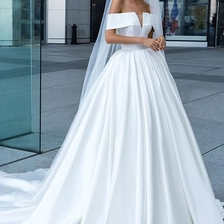 Kiina Elegant Deep V Neck Simple Real Image Long Train Wedding Dresses Ruffled Satin Bridal Gowns 2019 valmistaja