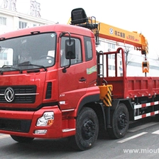 الصين العلامة التجارية الجديدة دونغفنغ 16ton 8X4 شاحنة سلة تلسكوبية منصة رافعة هيدروليكية مع رافعة للبيع الصانع