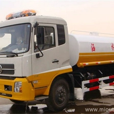 China China Alta qualidade e Dongfeng 4x2 Chassis 10000 Liter Water Tank Truck fabricante