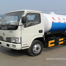 中国 China Leading Brand  Dongfeng 4x2  tanker vacuum sewage suction truck 制造商