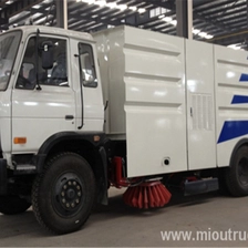 中国 东风灰尘扫路车，容量5000L，扫路车出售 制造商