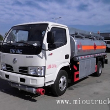 الصين ناقلة النفط 5.3CBM 4 * 2 طن 3.6 دونغفنغ CSC5071GJY4 Euro4 الصانع