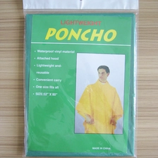 Chine PEVA Vert Poncho pour la randonnée avec cagoule et cordes fabricant