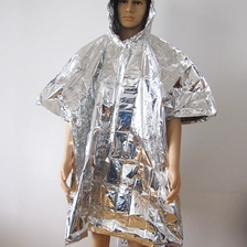 China Silber PE Notfall Poncho mit Kapuze Hersteller