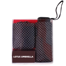 porcelana Nuevos artículos de Shaoxing Factory Patrón de lunares Súper Mini Juego de regalo de paraguas de 5 pliegues con bolsa fabricante