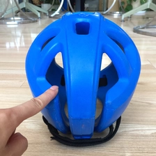 Cina Casco comodo e bello in poliuretano per sport all'aperto produttore
