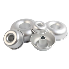 Cina Aluminum Bundt Cake Pan Donut Ring Cake Mold produttore