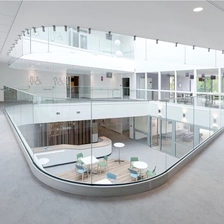 China Glasbalustrade, LED-Handgeländer, Treppe, Terrasse, Dach, Terrasse, Geländer, Radius, gebogenes Aluminium-U-Profil-Sockel, Glasgeländer Hersteller
