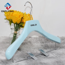 China Luxus haltbarer glänzender blauer Holzhosen und Rockbügel China Fabrik Hersteller