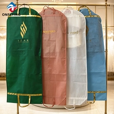 Chine Vêtements de dame durables réutilisables, emballage de robe, ensemble de couvertures non tissées colorées, fournisseur de Chine fabricant