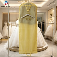 Chine Vente chaude respirant magasin de mariée logo personnalisé jaune non tissé couverture de stockage de vêtement usine Chine fabricant