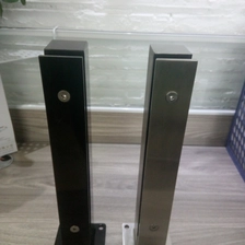 China Semi-frameless korte mini vierkant posten voor aluminium en roestvrij staal glas railing systeem fabrikant