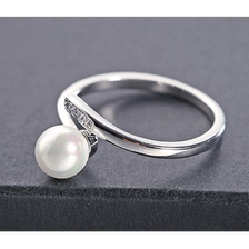 China China Supplier elegant simple single pearl ring deisigns for ladies manufacturer