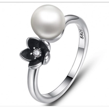 China Fashion 925 Silver Pearl Ring New Design Rings Silver Jewelry Shenzhen Manufacturer manufacturer