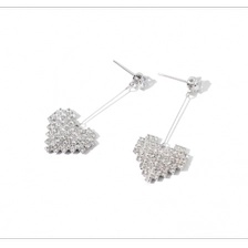 الصين Zinc Alloy 925 Silver Heart Shape Long Stud Earrings Manufacturer in China الصانع
