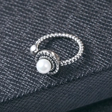 الصين China Supplier single pearl black silver adjustable classic ring for girls الصانع