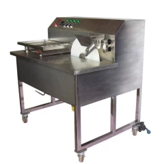 الصين Top Quality Semi-automatic Chocolate Moulding line Chocolate Making Machine الصانع