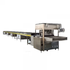 चीन Small Chocolate Enrobing Coating Machine with Cooling Tunnel and Nut Spreader उत्पादक