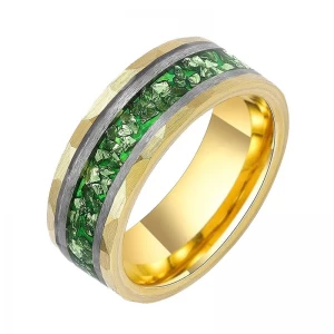 China 8 mm goldener Kantenkanten -Wolframring mit grünem Kiesstein -Herren -Wolfring Ring Professioneller Lieferant eingelegt Hersteller