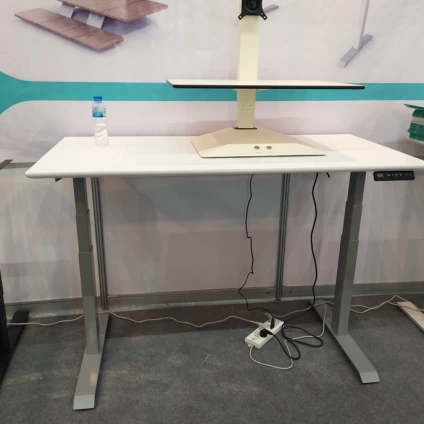 Chine CE certifié hauteur Bureau réglable Sit Stand mobilier de bureau fabricant