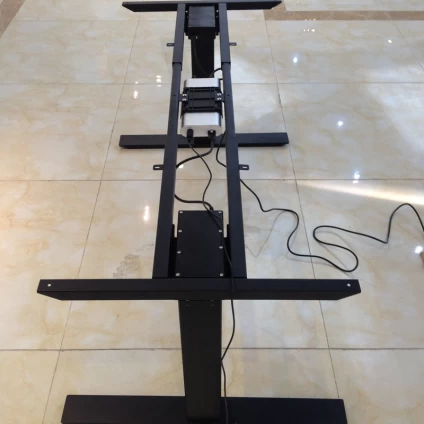 China Dual motors two lifting legs mechanical adjustable desk frame for sale fabricante
