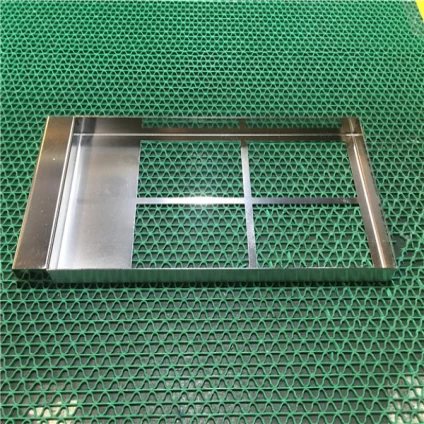 Cina OEM di precisione lamiera metallica fabbricazione laptop cumputer enclosure produttore